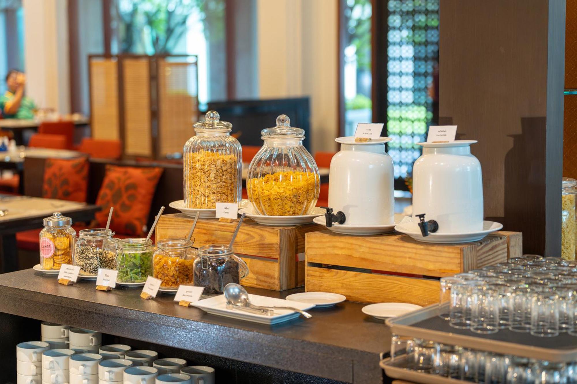Avani Khon Kaen Hotel & Convention Centre Экстерьер фото